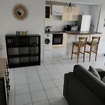 Spacieux Et Joli De 2 à 4 Personnes • Parking • Wifi Appartement *
