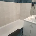 Spacieux Et Joli De 2 à 4 Personnes • Parking • Wifi Appartement *